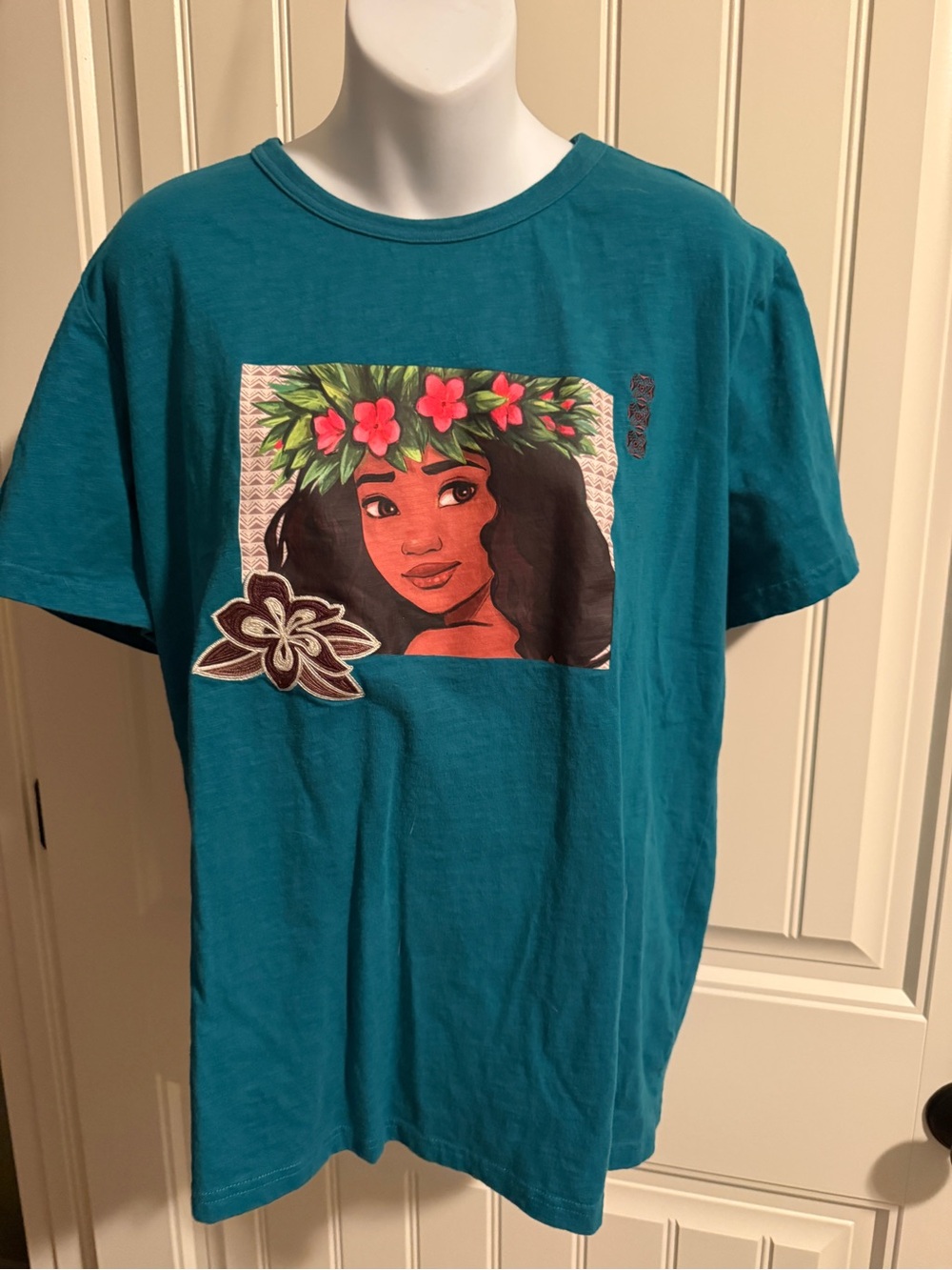 Woman’s Moana Teal Graphic Tropical Flower Tee